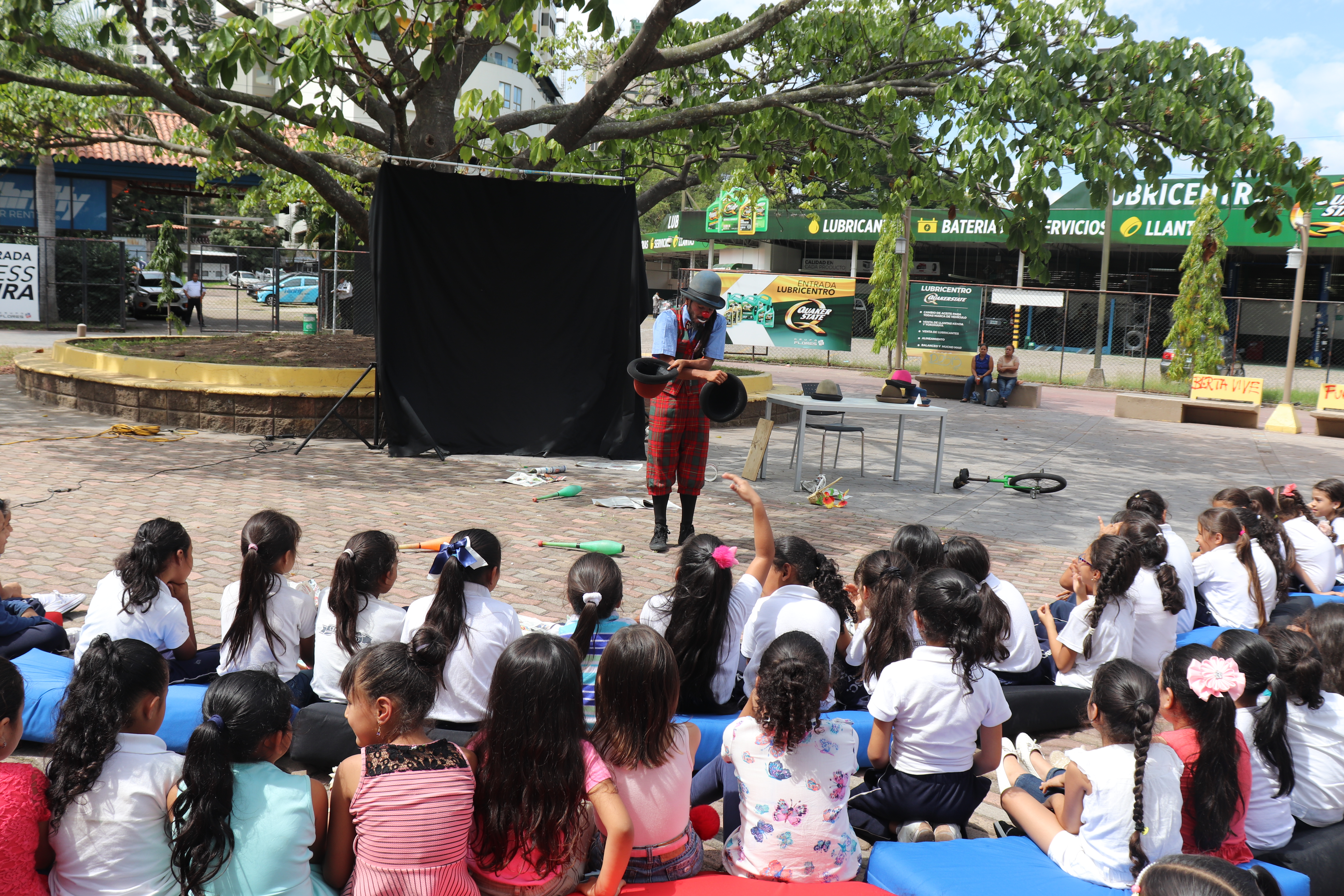 El Gigante Malapata y el rbol de las naricas rojas