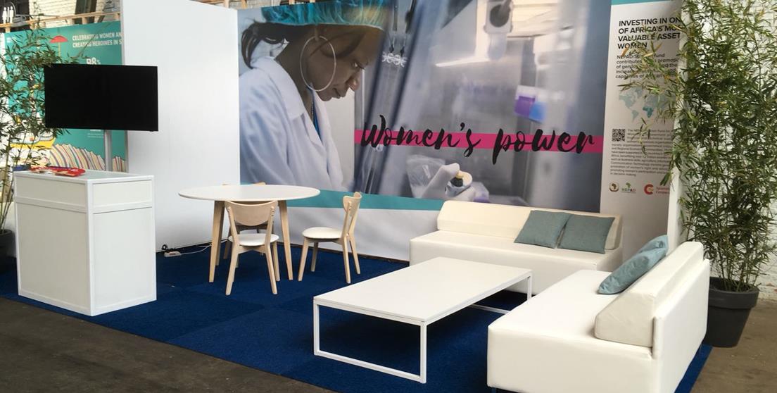 Stand AECID en los EDD